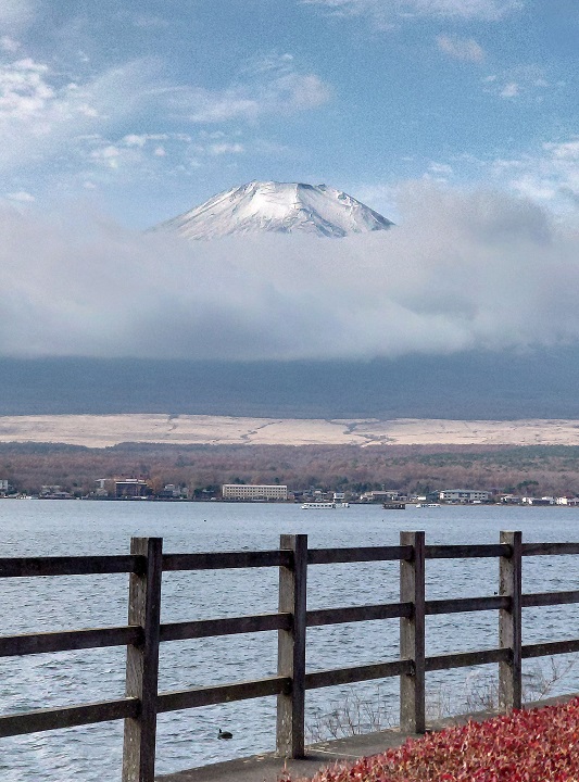 山中湖と富士山