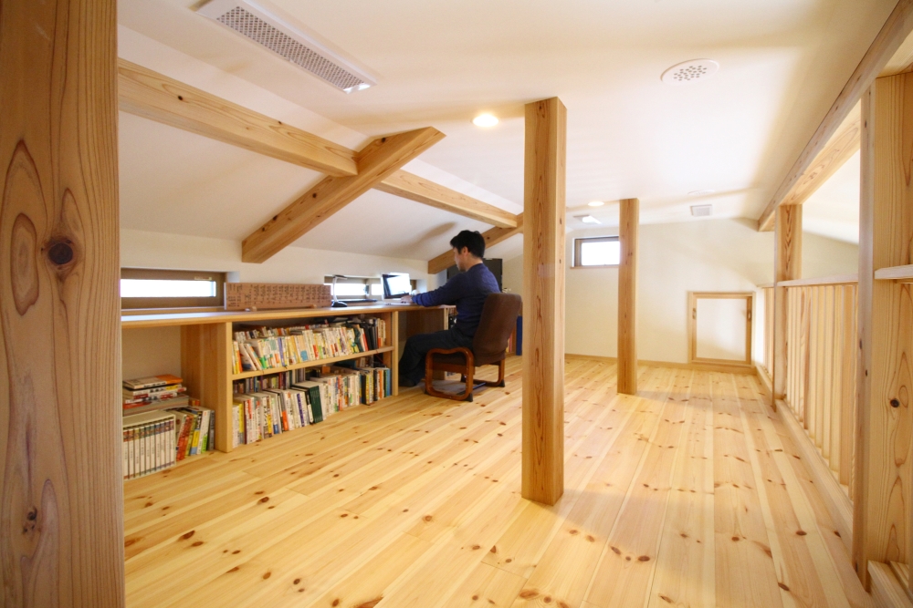 書斎になる小屋裏