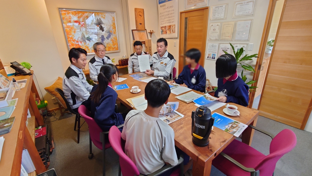 職場見学の様子